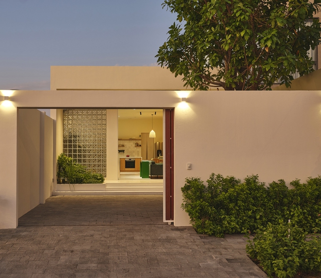 Thăm thú ngôi nhà phố có năng lượng chữa lành tâm hồn: Luôn ngập tràn nắng với những ô cửa sổ trên trần nhà, độc đáo nhưng cũng sang xịn mịn khỏi chê - Ảnh 4.