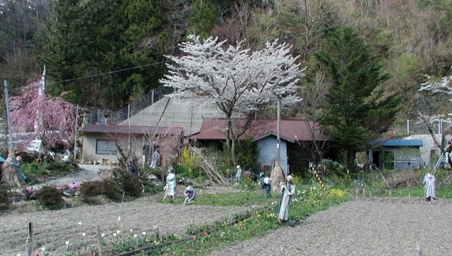 Ngôi làng cô đơn nhất Nhật Bản: Cư dân trẻ nhất 50 tuổi, bù nhìn đông gấp 10 lần dân làng, sự thật đằng sau khiến nhiều người không khỏi chạnh lòng - Ảnh 1.