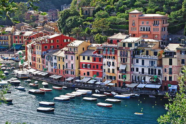 Làng chài nhỏ ở Italy được mệnh danh là nơi ẩn náu của người giàu: Có gì hấp dẫn đến thế? - Ảnh 1.