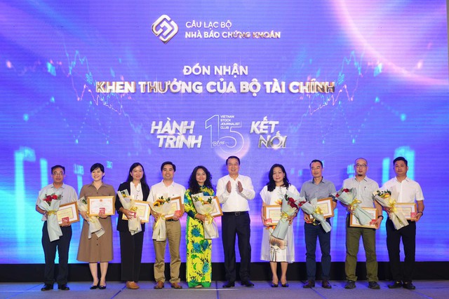 Hành trình 15 năm kết nối của Câu lạc bộ Nhà báo chứng khoán: Truyền thông vì một thị trường minh bạch! - Ảnh 2.