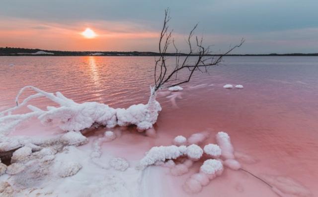 Chiêm ngưỡng 4 hồ nước màu hồng tuyệt đẹp hiếm có trên thế giới, để thấy hóa ra thiên nhiên cũng có trái tim lãng mạn - Ảnh 4.