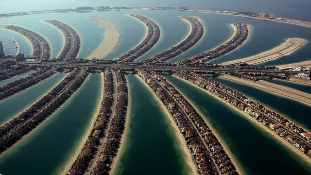 Siêu thành phố mọc lên từ cát nóng Trung Đông: Biến sa mạc thành thiên đường, lấp biển bán BĐS cao cấp - Ảnh 5.