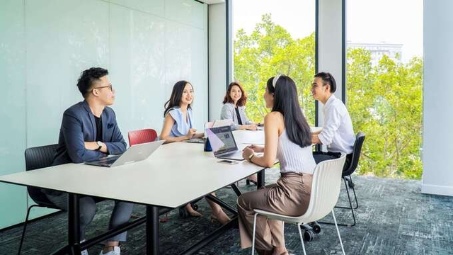 Hơn 60% Gen Z nhảy việc trong năm đầu tiên đi làm, môi trường làm việc thế nào mới có thể &quot;giữ chân&quot; nhân tài trẻ? - Ảnh 2.