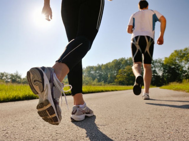 Tốc độ đi bộ nói gì về tuổi thọ của bạn? Nghiên cứu của Anh chỉ ra: Người đi nhanh và người đi chậm có thể khác biệt tới 15 năm - Ảnh 2.